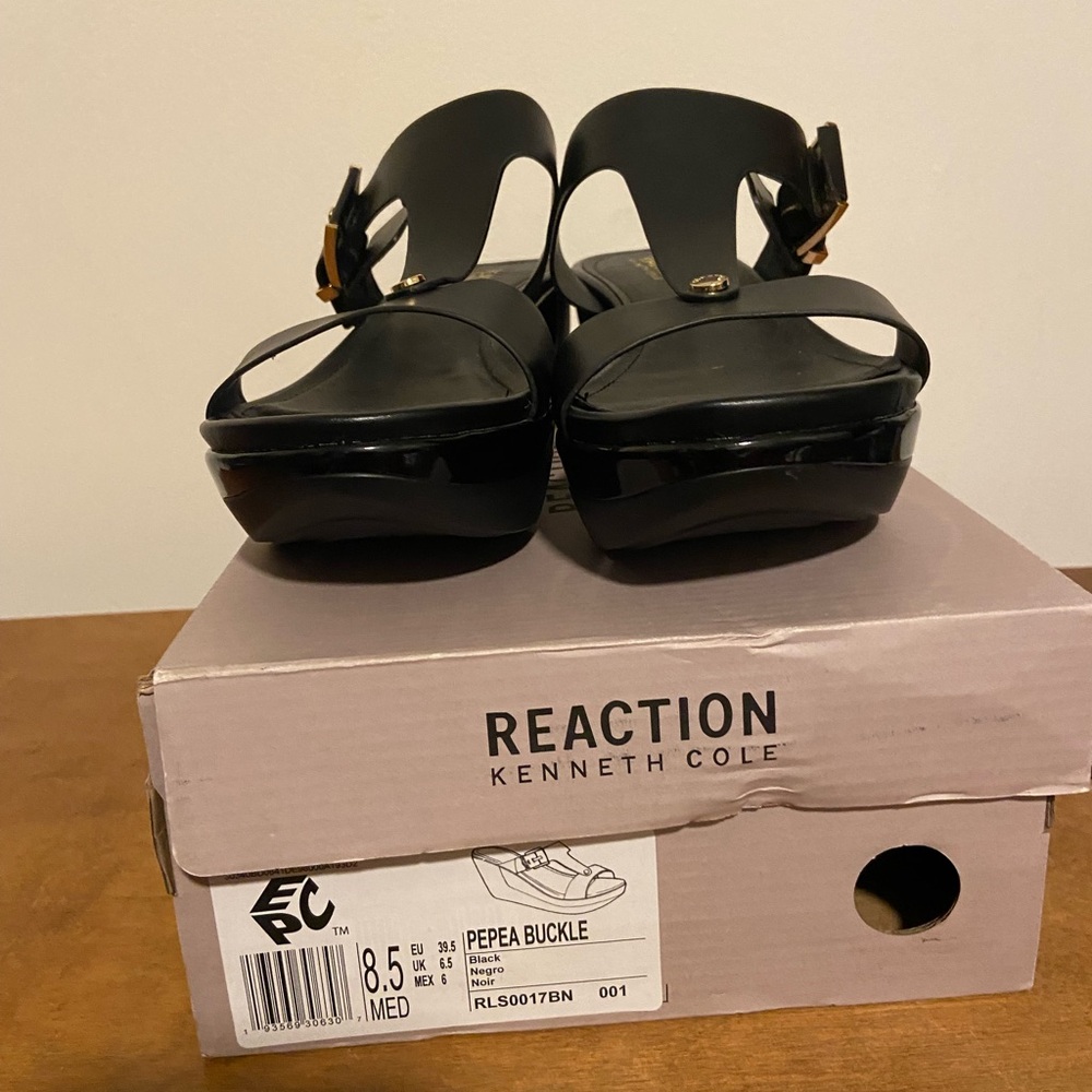Kenneth Cole reaction sandals